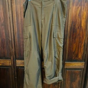 Banana Republic Olive Cargo Pants‎ woman 16S